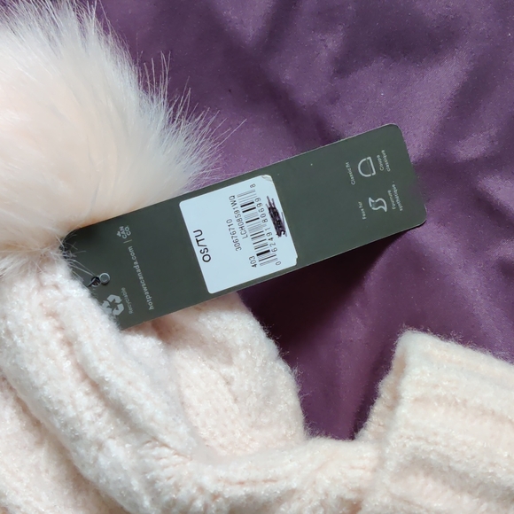 Hot Paws Super Soft Pompom rolled hem beanie toque - Picture 4 of 4